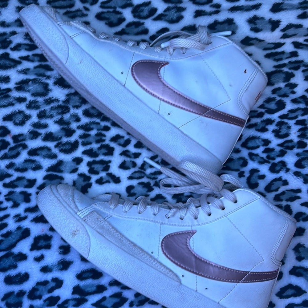 nike pink blazers size 5.5 Y